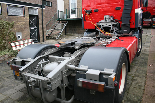 VOLVO GLOBETROTTER ACHTERKANT.06.jpg