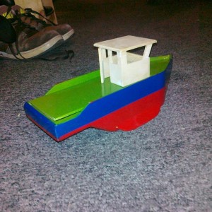 Ruwbouw stuurhutje even op de BathTubDamenTug gezet voor het idee en een fotootje