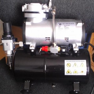 Airbrush compressor met luchttank