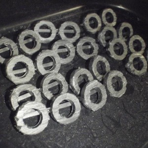 Twaalf sets bandjes mishandeld