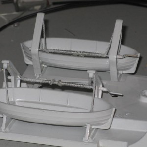 Davits van de reddingsbootjes af