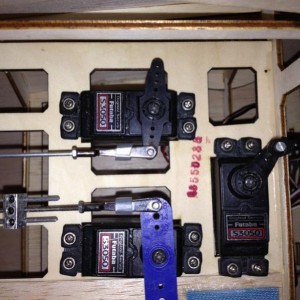 Servo's in toestel Futaba S3050