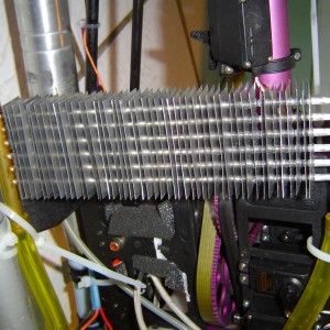Close up van de radiator, hier nog zonder de zijschotten die als temperatuurregeling dienen
