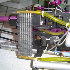 Plaatsing van de radiator op het chassis