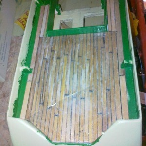 Dek groen, achterdek beplanking schiet op