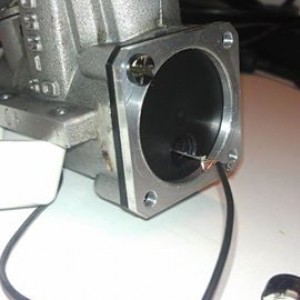 Plaatsing inductieve sensor in achterkant motor