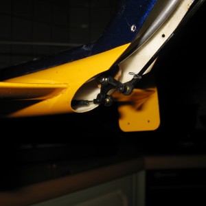 Het wegvallen van de staartboom en de poelies voor de belt, maken de weg vrij voor een kogelgelagerde en spelingvrije hekrotor aansturing
