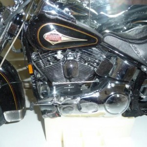 048 hier bij de harley davidson roadking van het begin zoals ik deze kocht nieuw in de doos