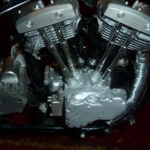 001 het motorblok na gebouwt uit de jaren 70 van onderdelen tamiya