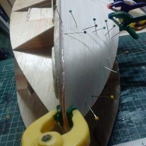 016. Eerste huidplaat er op