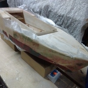 024. Epoxy met tissue en later 50gr/m2 keperweefsel