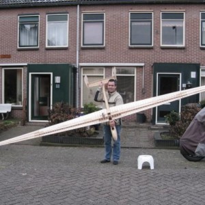 Eerste keer in elkaar, vleugels nog open.
