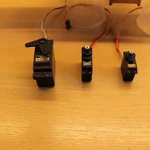 08servos