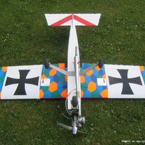 Stik in camo, Fun Lozenge patroon.
Beter zichtbaar? In tegendeel. Op afstand neutraal grijs!