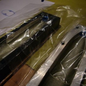 romp file over nose cone en andere romphelft in mal