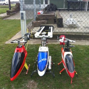 van links naar rechts: Henseleit MP-XL-E / Align trex 700 nitro pro limited edition (wordt 726 benzine) / Align trex 600 esp (geruild voor Yak)