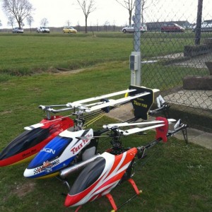 van links naar rechts: Henseleit MP-XL-E / Align trex 700 nitro pro limited edition (wordt 726 benzine) / Align trex 600 esp (geruild voor Yak)