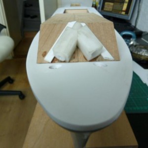 Malletje gemaakt om de kluisgaten onder de juiste hoek te kunnen boren.