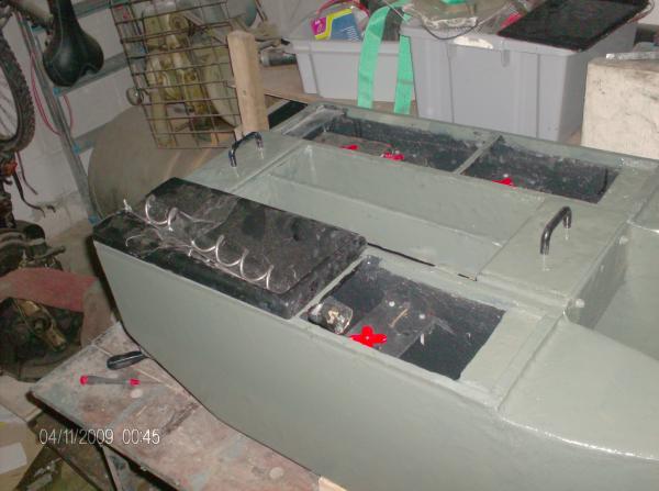 één van de vijzels  de 2e is onderweg  1tje vond ik niet syncroon en niet mooi  ; 2 is altijd beter dan 1 ; op 1 been kan je niet staan   
deze boot gaat vooruit   en zal menig karpervissers doen geilen ...