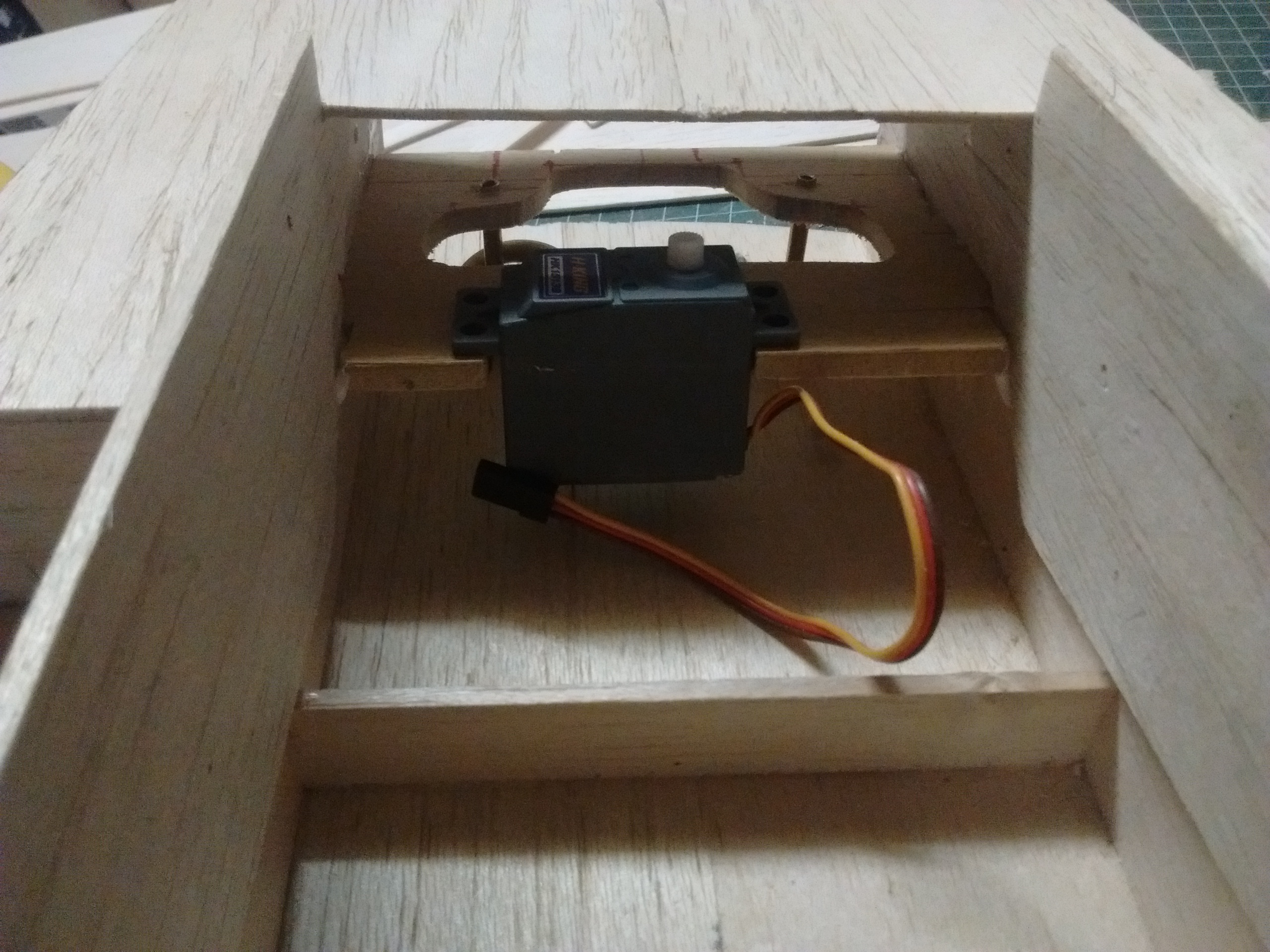 011. Servo's op proefpassing