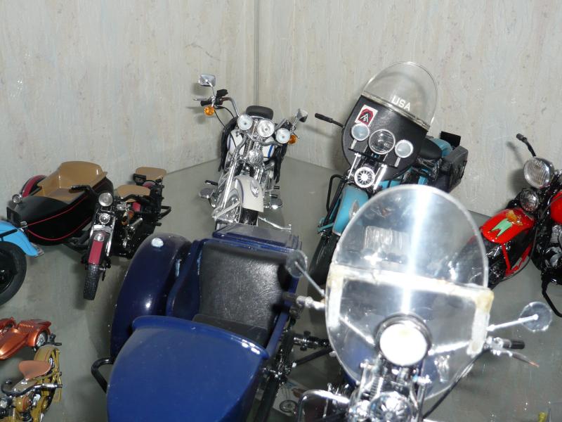 020 en zelf gemaakt er aan een de harley davidson wla 45
met zijspan er aan gezet bestaat niet als bouwdoos met zijspan en doorzichtig windscherm op de  harley davidson wla