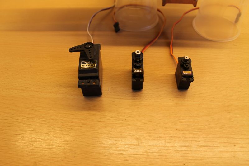 08servos