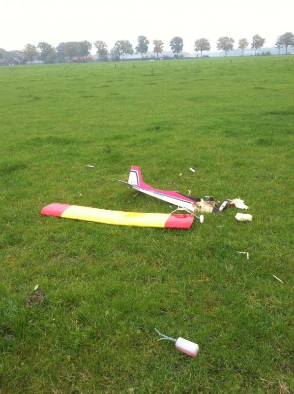 30 10 2011 Calmato sports crash 1
