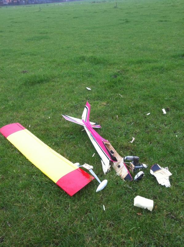 30 10 2011 Calmato sports crash 2