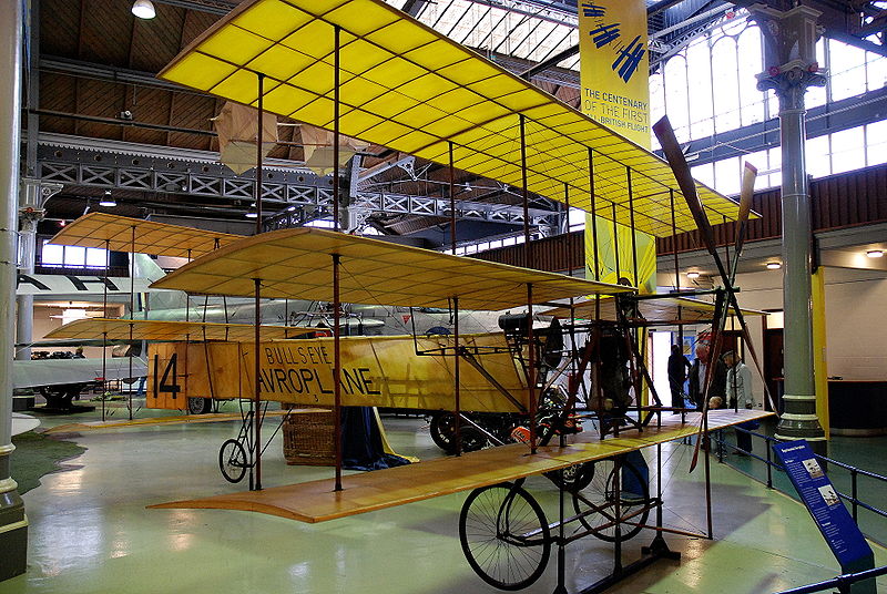 800px-Manchester_MOSI_Roe_Triplane_I_18-10-2009_12-13-29