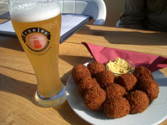 bier en bitterballen