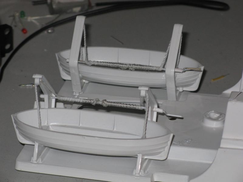 Davits van de reddingsbootjes af