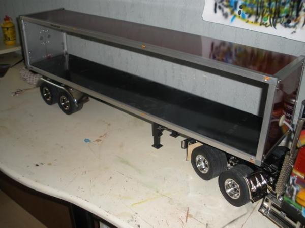 De zijpanelen zijn eraf voor de nieuwe airbrush look