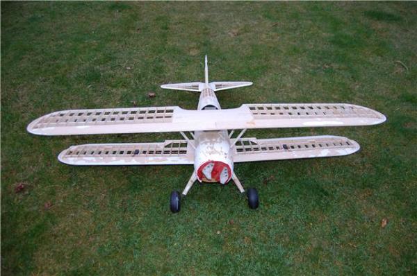 dit is de stearman die egbert hier op t forum te koop aan biedt 
voor contact:egbert.hamberg@ewetel.net
Dit model is van sterlingmodels.
