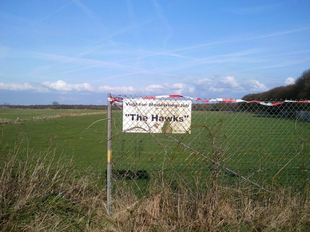 Een bord met gaten, het hangt nog net niet scheef.