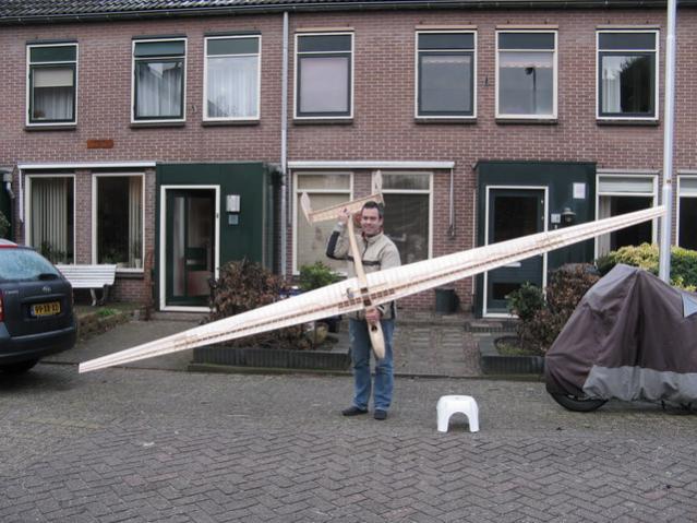 Eerste keer in elkaar, vleugels nog open.