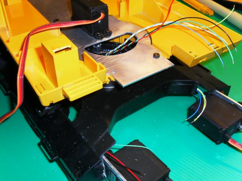 Excavator, Zo fase (1) onder wagen aandrijving en draaibare cabine gereed.