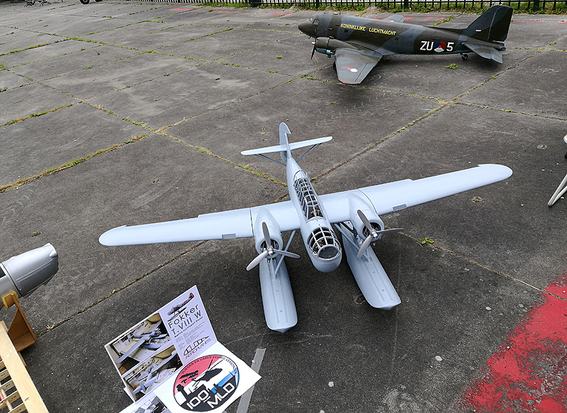 Fokker T8W - 330