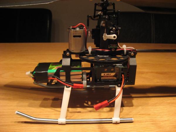 Foto 6: Voordeel van deze opzet is dat de stelschroeven van de 4in1 controller ook mooi bereikbaar zijn zonder dat je de kap eraf hoeft te nemen.