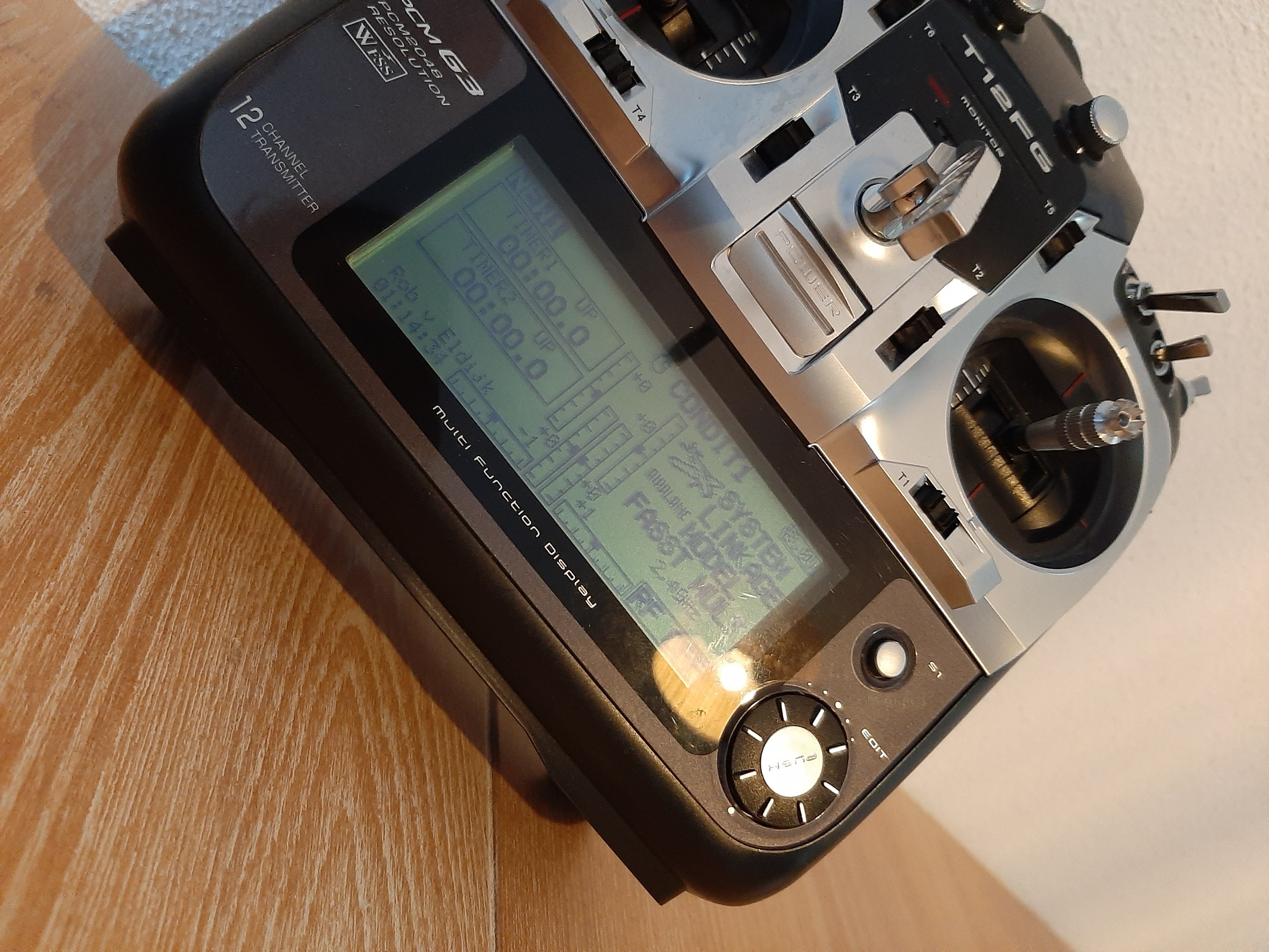 Futaba T12FG 01.jpg