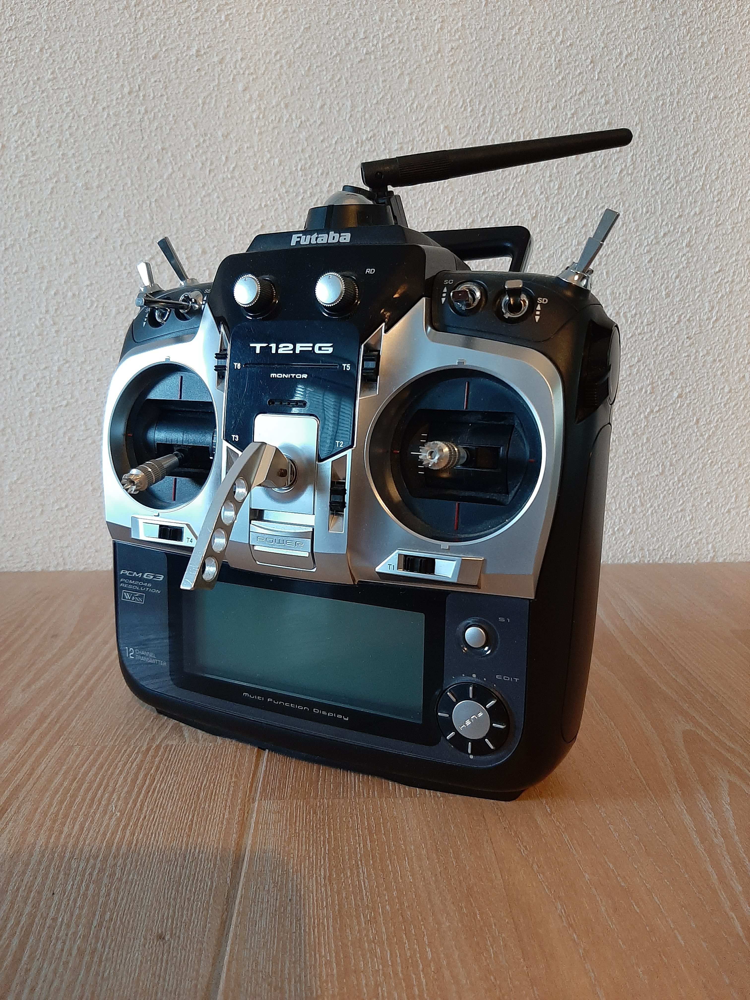 Futaba T12FG 02.jpg