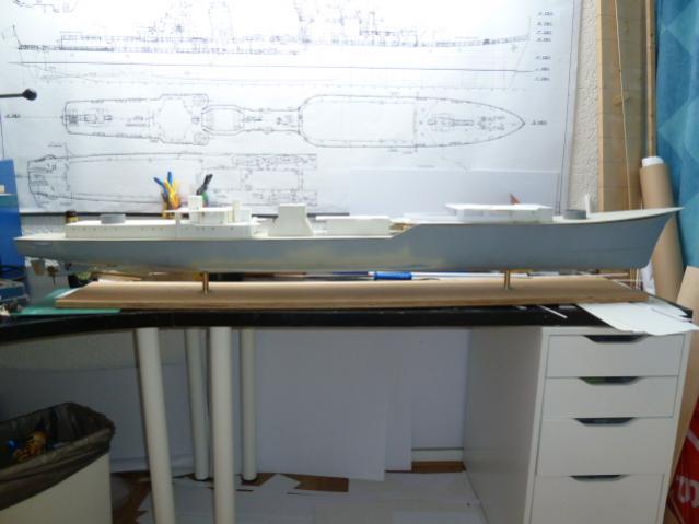 Het werk zover. Bovenbouw voordekhuis verwijderd omdat ik deze verprutst heb. Dus weer een nieuwe maken.