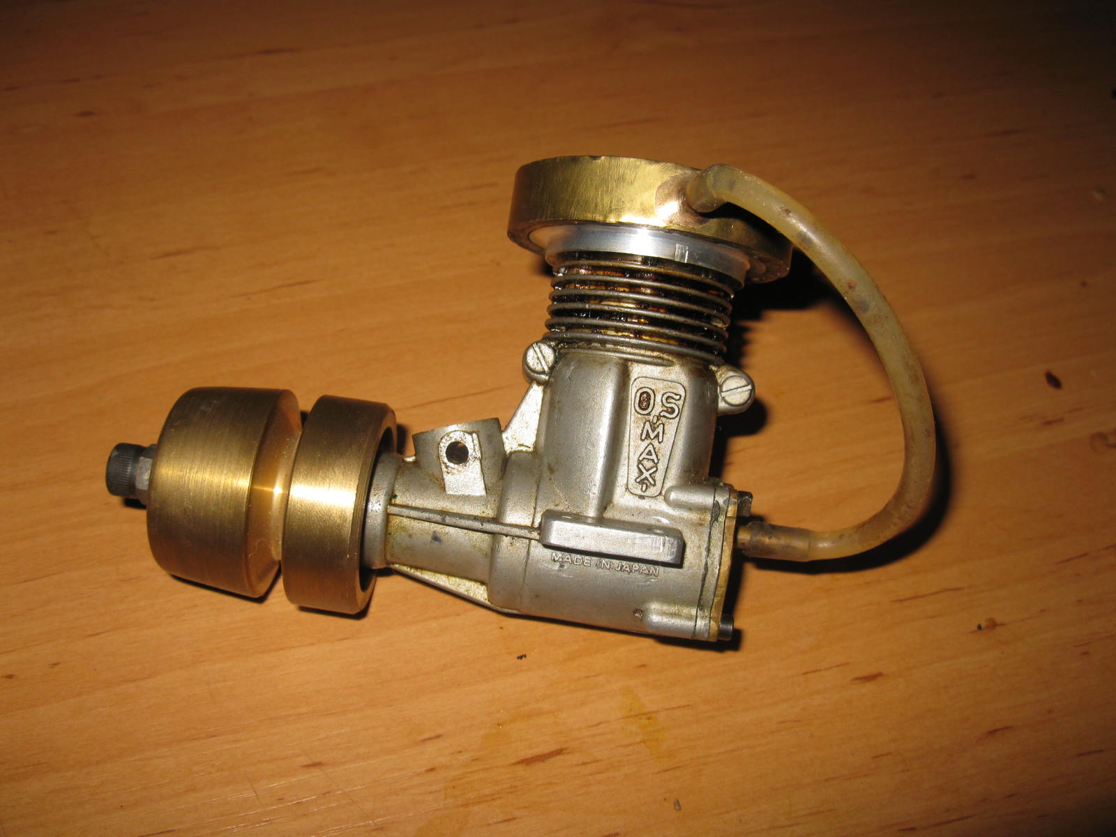 Incomplete OS FSR 21 (zo te zien), carurateur mist.
Zelfgemaakte cylinderkop, watergekoelde backplate.
Klemming in top marginaal.