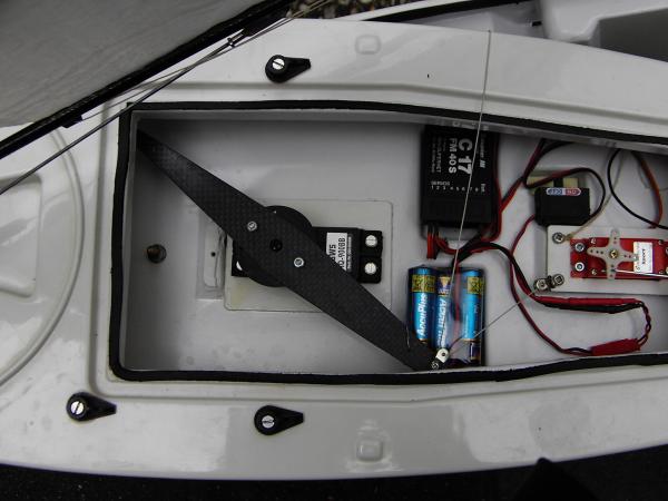 Inside Voyager 13 Kg servo.