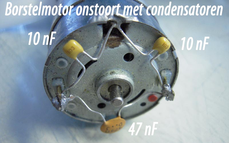 Mabuchi RS550 PF elektromotor ontstoort.
2x 10 nF (nanofarad) en 1x 47 nF