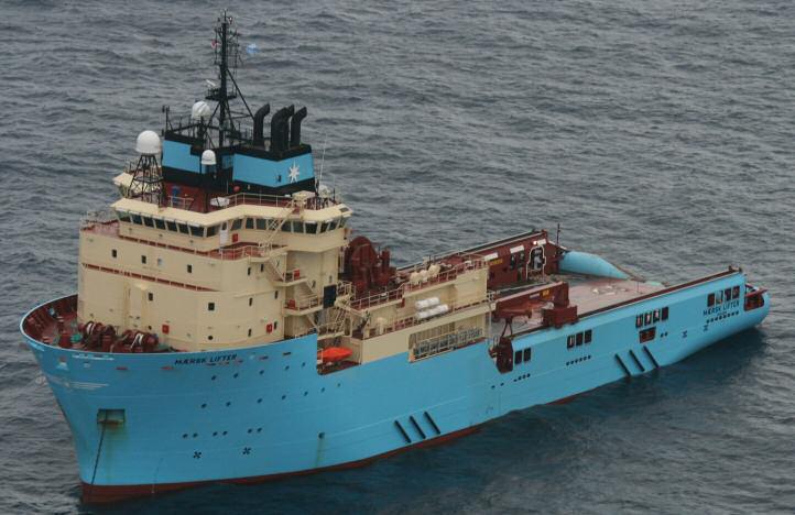 maersk lifter
voor bunkers in Malta
Photo : Cpt. Lawrence Dalli - www.maltashipphotos.com ©