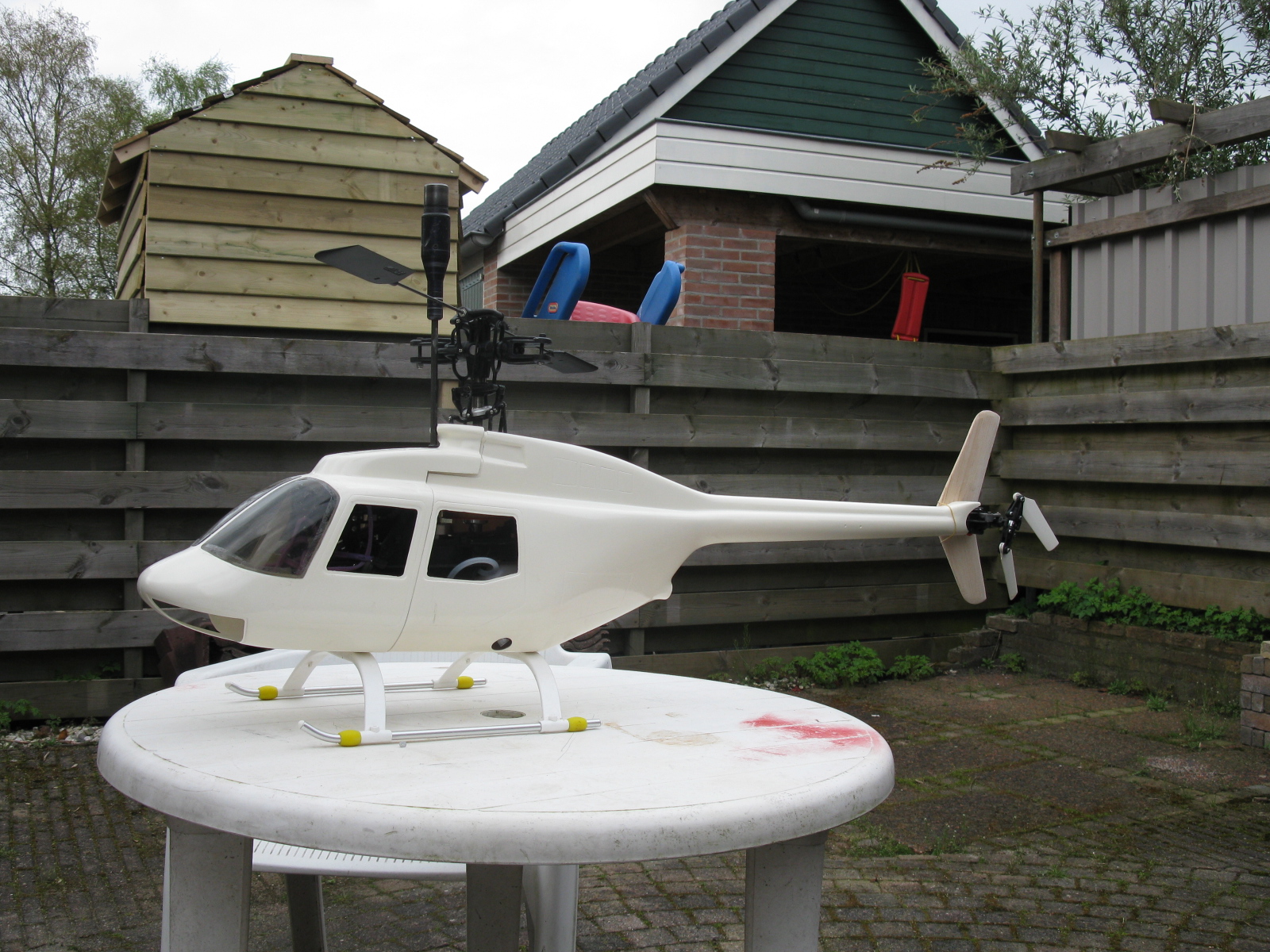 Met de staartvin er op, al gelijk "iets meer helicopter".... :D
