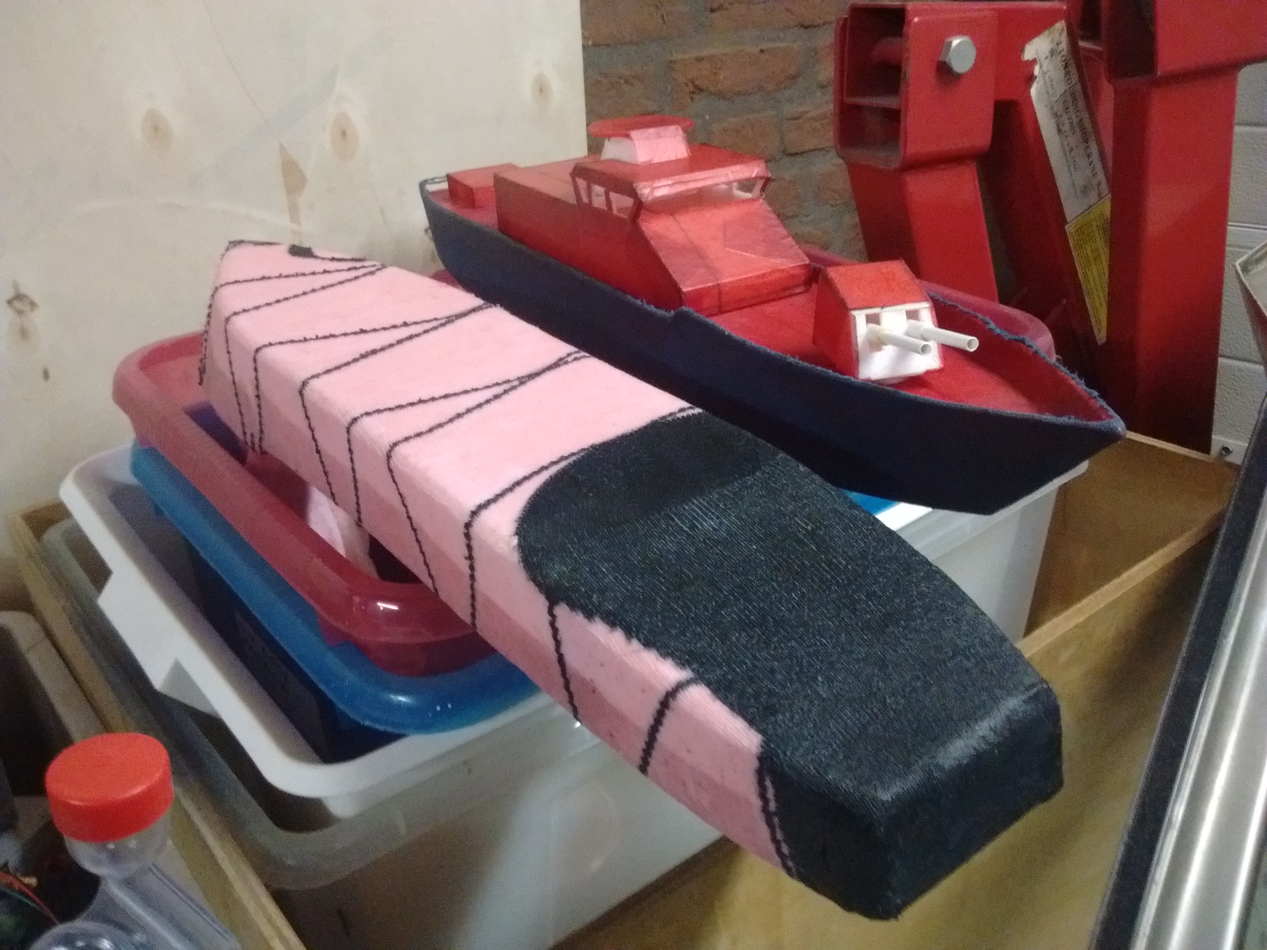 Omtrokken met pantykous en in de blanke lak