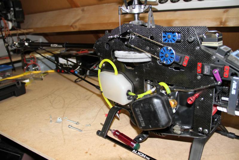 Rc erik 2012 02 15 trex 700 benzine 23cc (8)