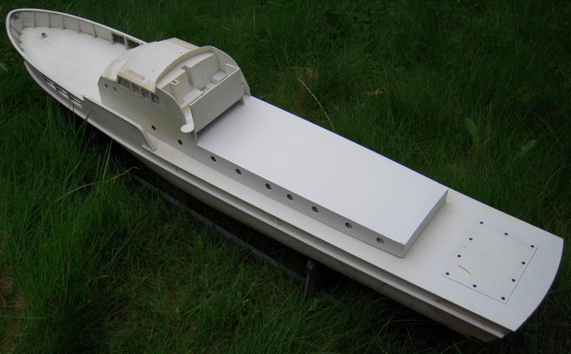 Robbe FL8 met gemodificeerde opbouw, nieuwe achterkajuit...