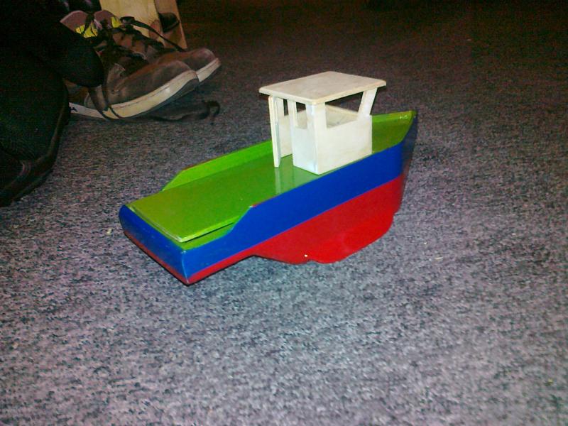 Ruwbouw stuurhutje even op de BathTubDamenTug gezet voor het idee en een fotootje